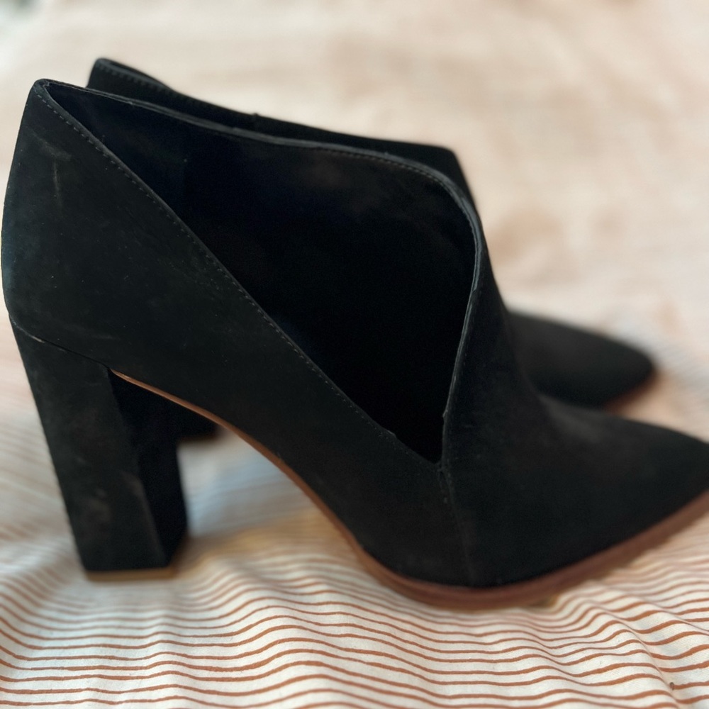 Vince Camuto Bootie Cutouts - Barely Worn, Genuin… - image 2